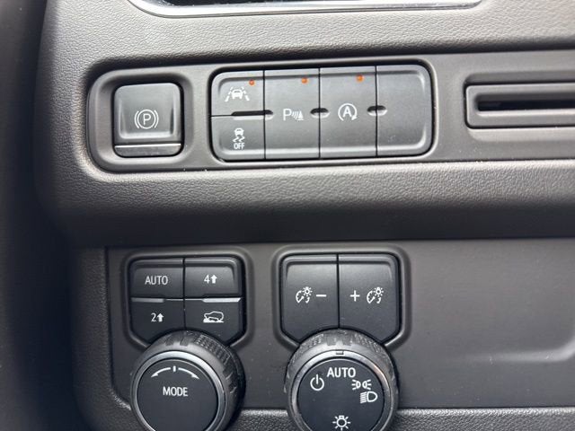 2023 Chevrolet Suburban 4WD 4dr LT