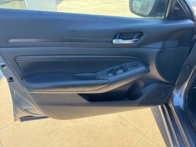 2022 Nissan Altima 2.0 SR Sedan