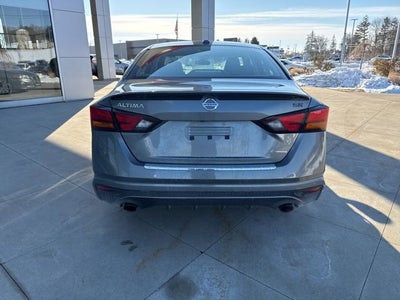 2022 Nissan Altima 2.0 SR Sedan