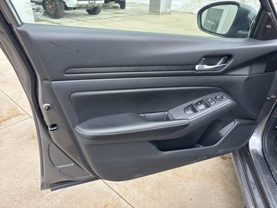 2024 Nissan Altima 2.5 SV Sedan