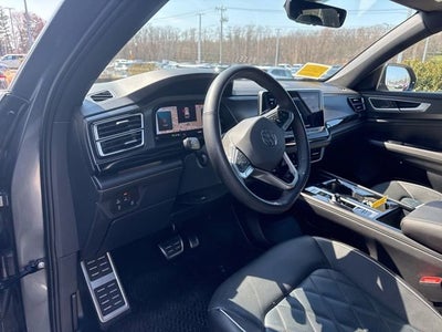 2025 Volkswagen Atlas Cross Sport 2.0T SEL Premium R-Line 4MOTION