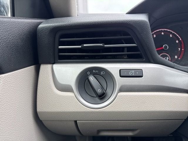 2022 Volkswagen Passat 2.0T SE Auto