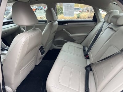 2022 Volkswagen Passat 2.0T SE Auto