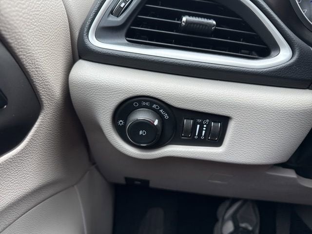 2023 Chrysler Pacifica Touring L FWD