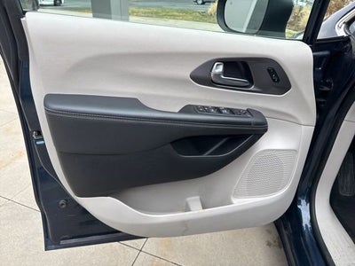 2023 Chrysler Pacifica Touring L FWD