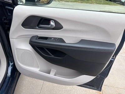 2023 Chrysler Pacifica Touring L FWD