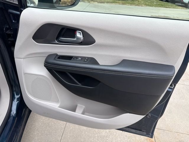 2023 Chrysler Pacifica Touring L FWD