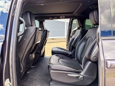 2023 Chrysler Pacifica Hybrid Hybrid Limited FWD