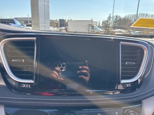 2024 Chrysler Pacifica Hybrid Hybrid Select FWD