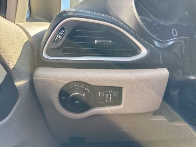 2024 Chrysler Pacifica Hybrid Hybrid Select FWD