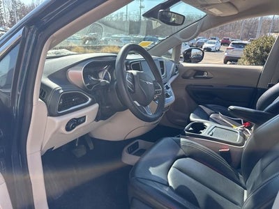 2024 Chrysler Pacifica Hybrid Hybrid Select FWD