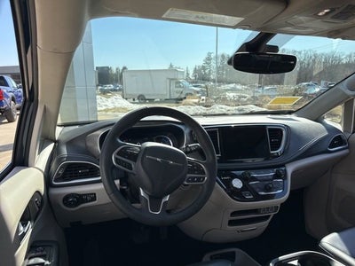 2024 Chrysler Pacifica Hybrid Hybrid Select FWD