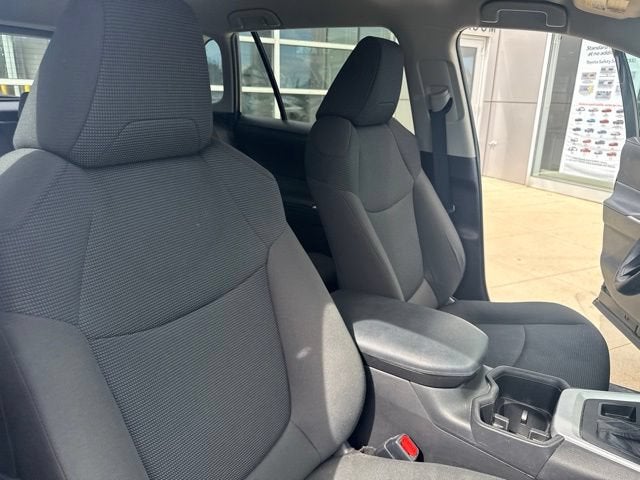 2022 Toyota RAV4 LE AWD