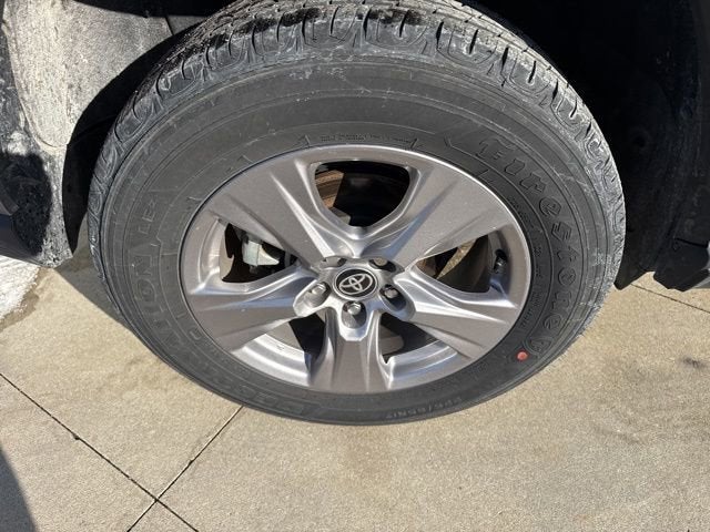 2025 Toyota RAV4 XLE AWD