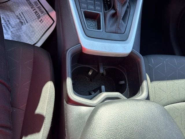 2025 Toyota RAV4 XLE AWD