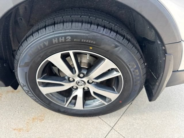 2016 Toyota RAV4 AWD 4dr XLE