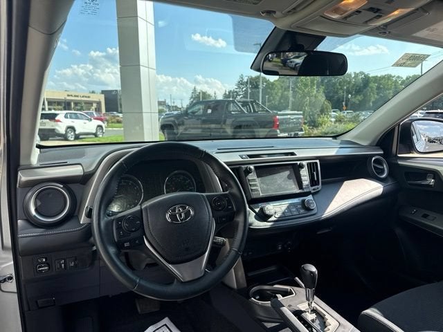 2016 Toyota RAV4 AWD 4dr XLE