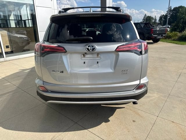 2016 Toyota RAV4 AWD 4dr XLE