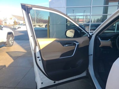 2020 Toyota RAV4 XLE FWD