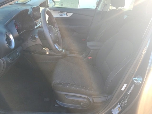 2023 Kia Forte LXS IVT