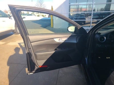 2023 Kia Forte LXS IVT