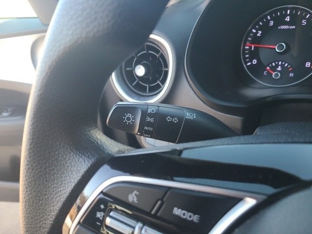 2023 Kia Forte LXS IVT