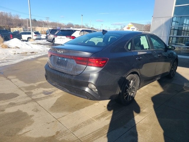 2023 Kia Forte LXS IVT