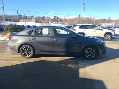 2023 Kia Forte LXS IVT