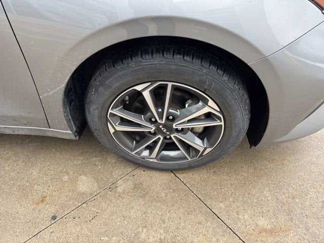 2023 Kia Forte LXS IVT