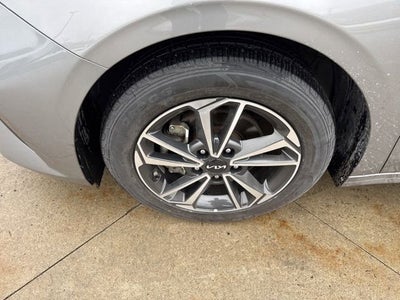 2023 Kia Forte LXS IVT