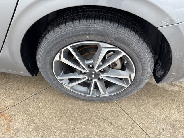 2023 Kia Forte LXS IVT