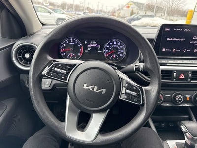 2023 Kia Forte LXS IVT
