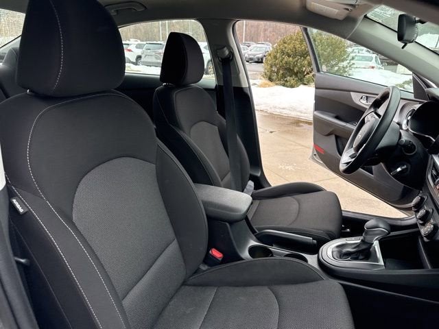 2023 Kia Forte LXS IVT