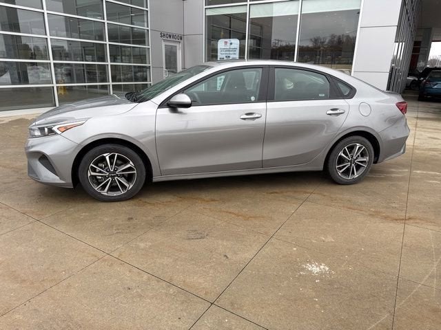 2023 Kia Forte LXS IVT