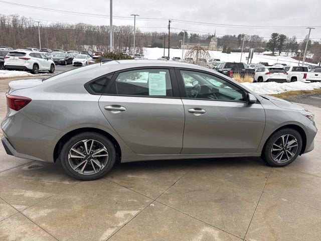 2023 Kia Forte LXS IVT