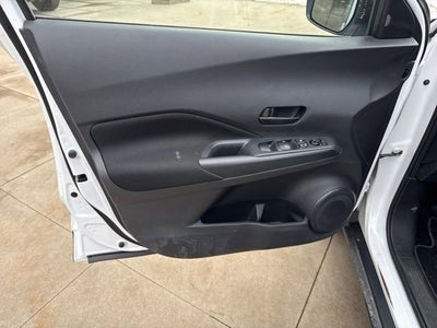 2022 Nissan Kicks S FWD
