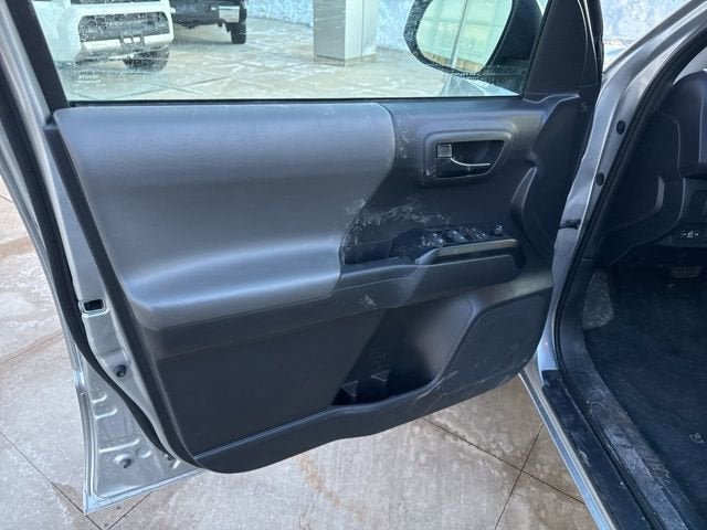 2023 Toyota Tacoma SR Double Cab 5' Bed V6 AT