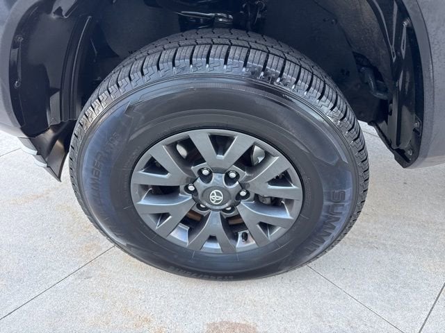 2023 Toyota Tacoma SR5 Double Cab 5' Bed V6 AT