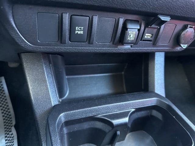 2023 Toyota Tacoma SR5 Double Cab 5' Bed V6 AT