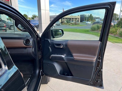 2017 Toyota Tacoma Limited Double Cab 5' Bed V6 4x4 AT