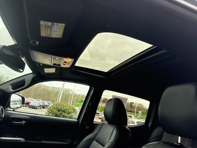 2022 Toyota Tacoma Limited Double Cab 5' Bed V6 AT