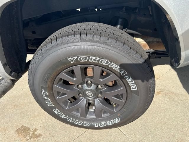2023 Toyota Tacoma SR5 Double Cab 5' Bed V6 AT