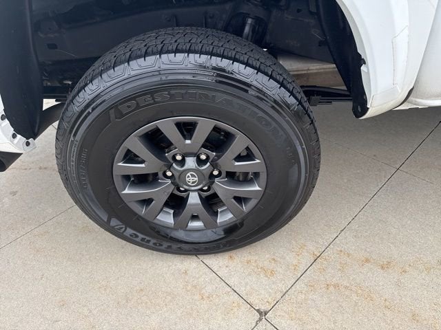 2023 Toyota Tacoma SR5 Double Cab 5' Bed V6 AT