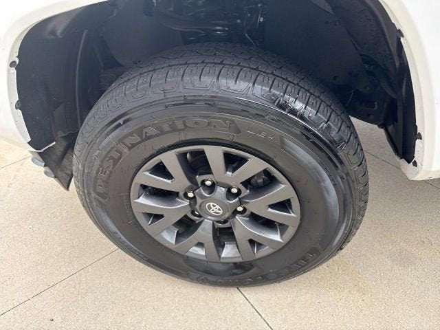 2023 Toyota Tacoma SR5 Double Cab 5' Bed V6 AT