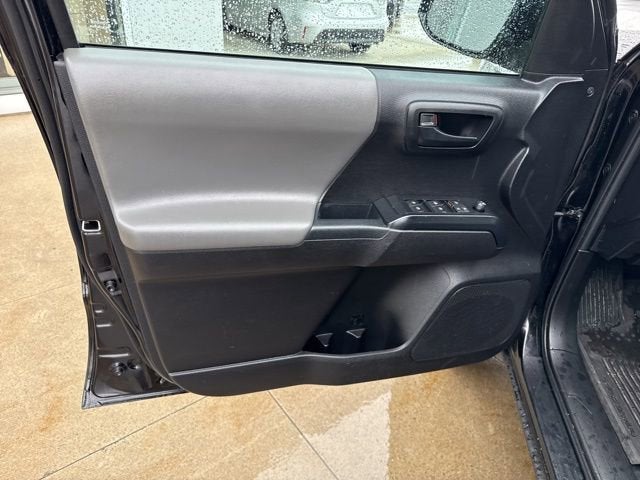 2023 Toyota Tacoma SR Double Cab 5' Bed V6 AT