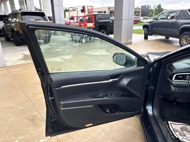 2018 Toyota Camry SE Auto