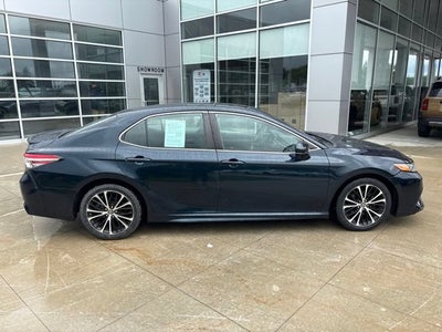 2018 Toyota Camry SE Auto