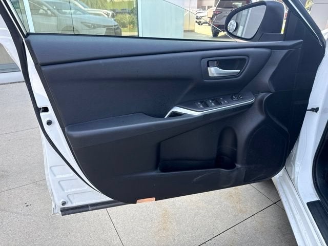 2017 Toyota Camry SE Auto