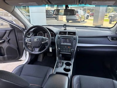 2017 Toyota Camry SE Auto