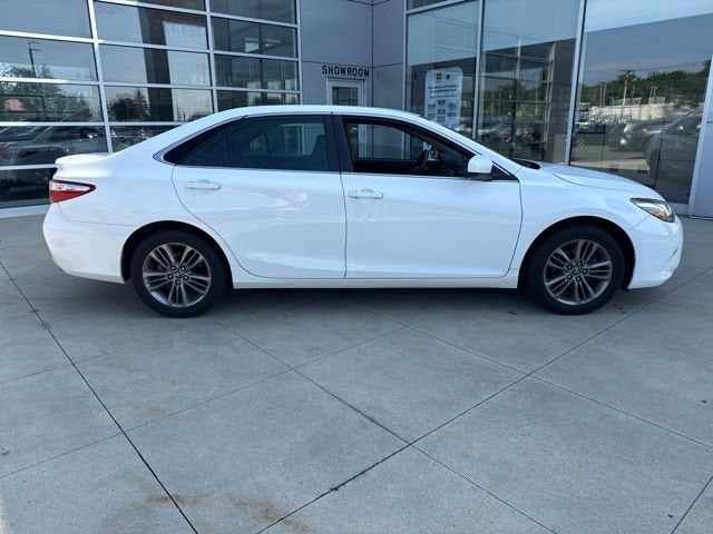 2017 Toyota Camry SE Auto